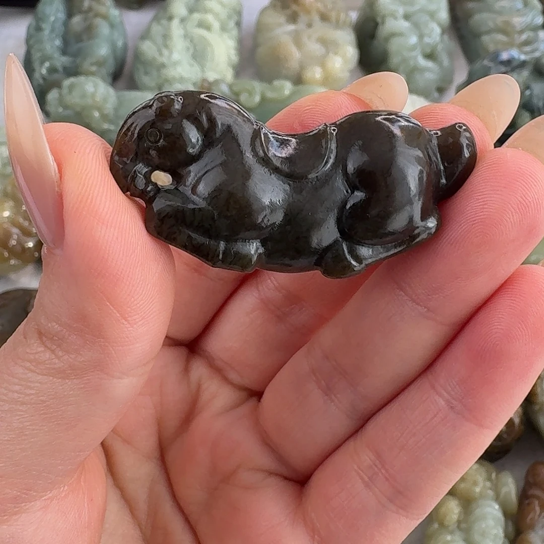 和田玉未镶嵌把件