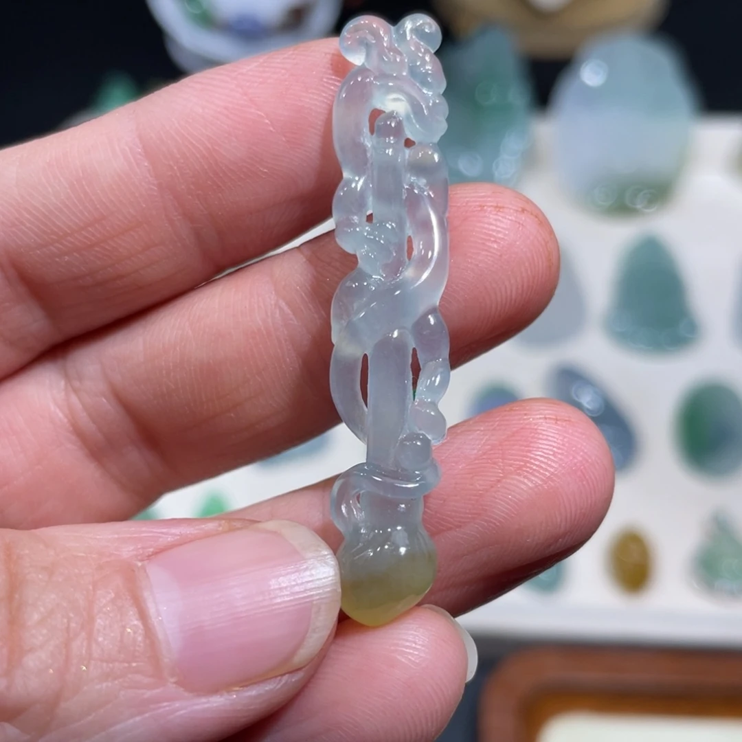 翡翠未镶嵌颈饰龙笔