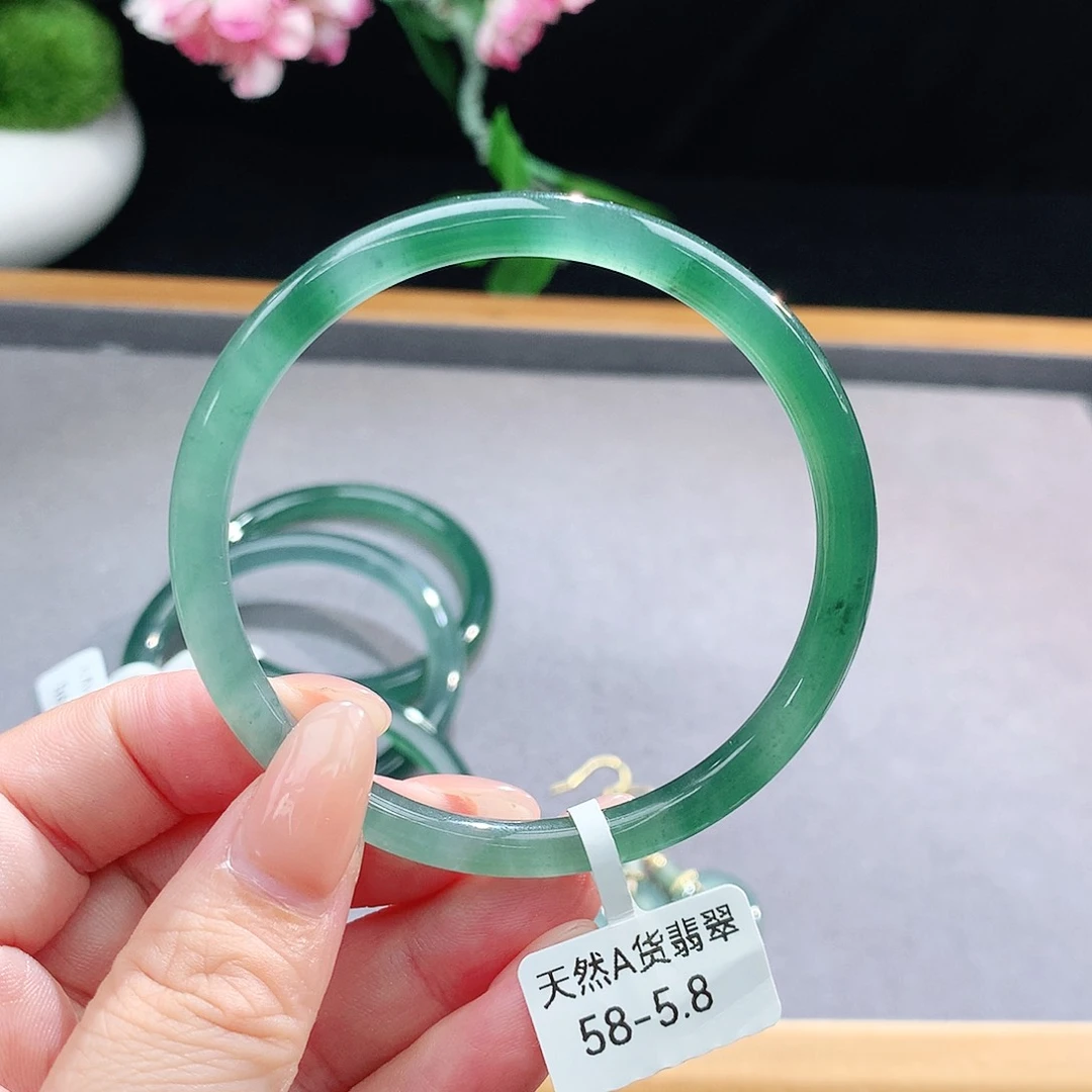 未镶嵌手镯（圆镯）翡翠