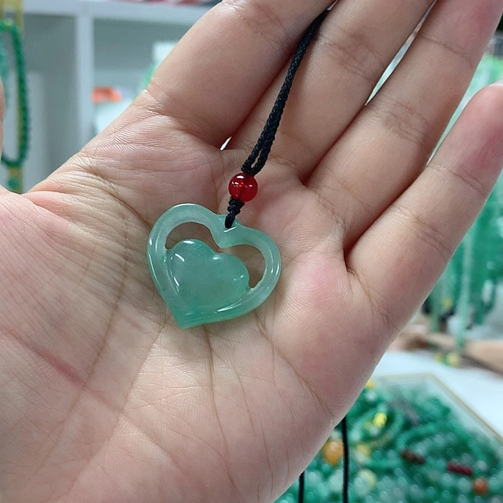 石英质玉未镶嵌颈饰