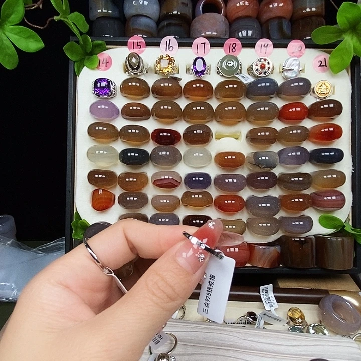 B***股玛瑙/玉髓未镶嵌戒指