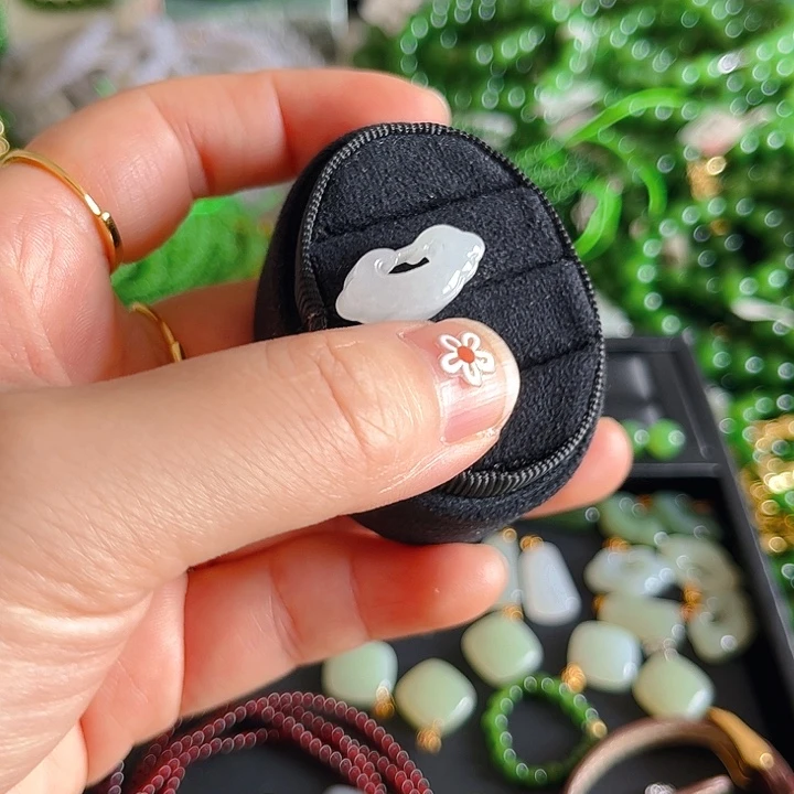 和田玉未镶嵌耳饰