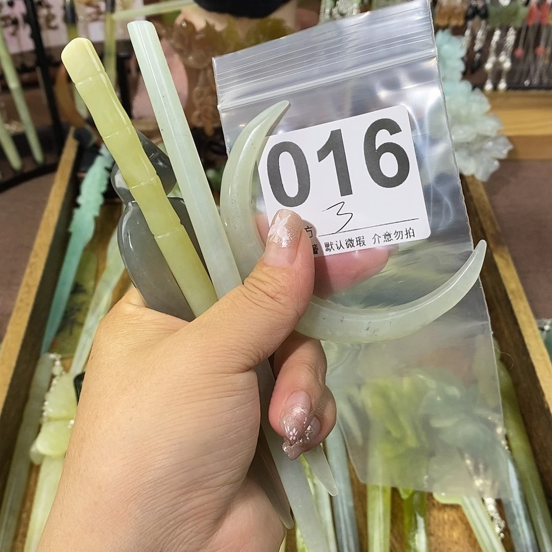 愿***愚蛇纹石玉合金发饰