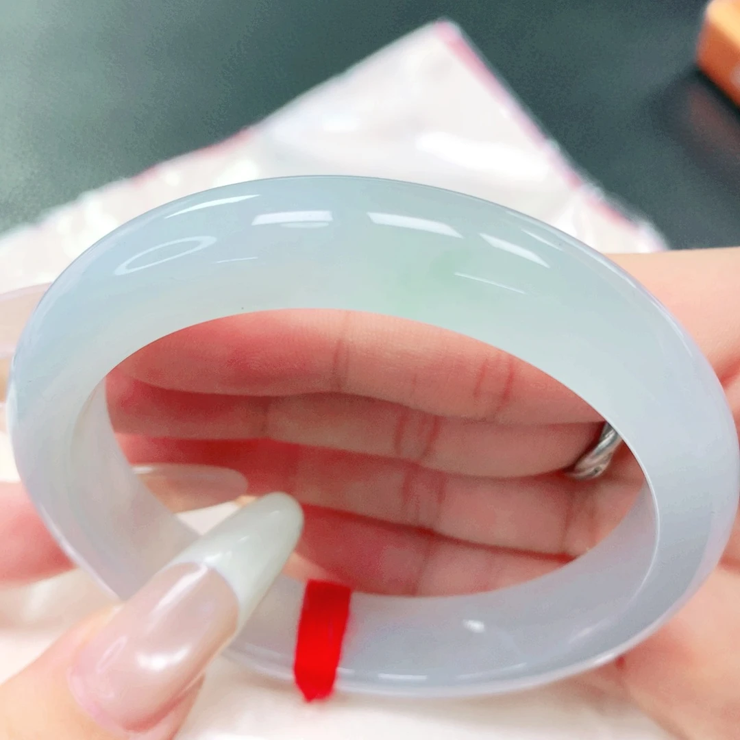 未镶嵌手镯翡翠56。