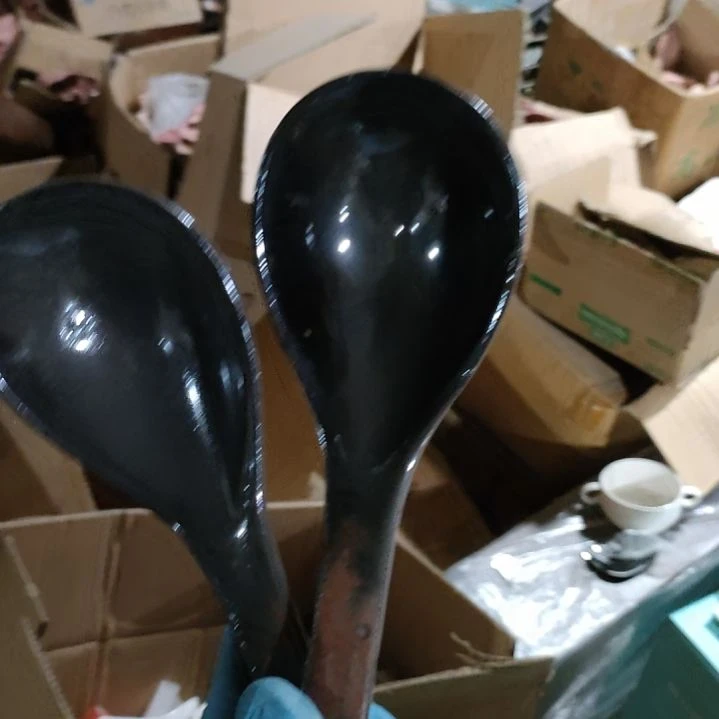 摆件盘子碗茶壶啥都有