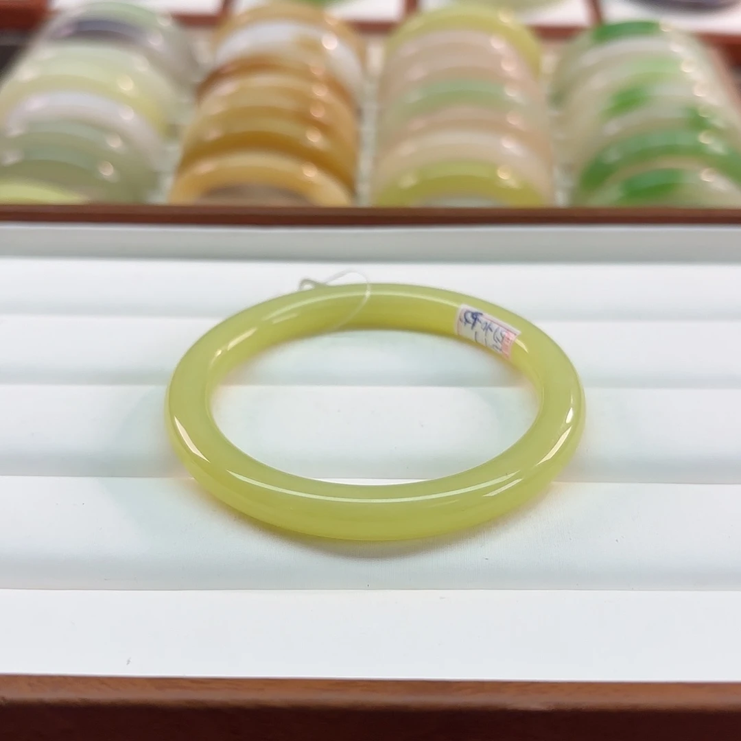 和田玉未镶嵌手镯【若羌鸡油黄 美人条】