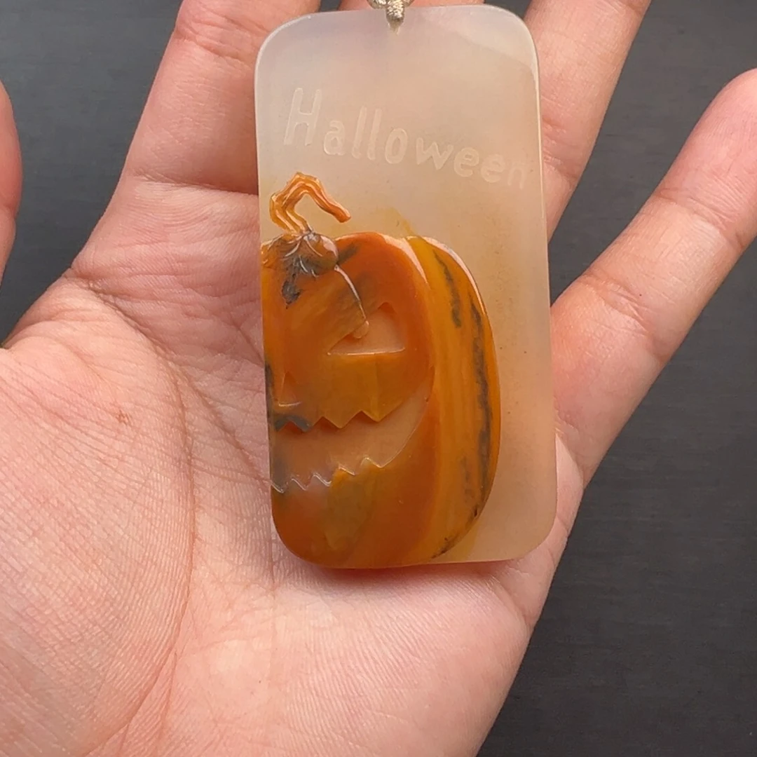 石英质玉（黄龙玉）未镶嵌颈饰