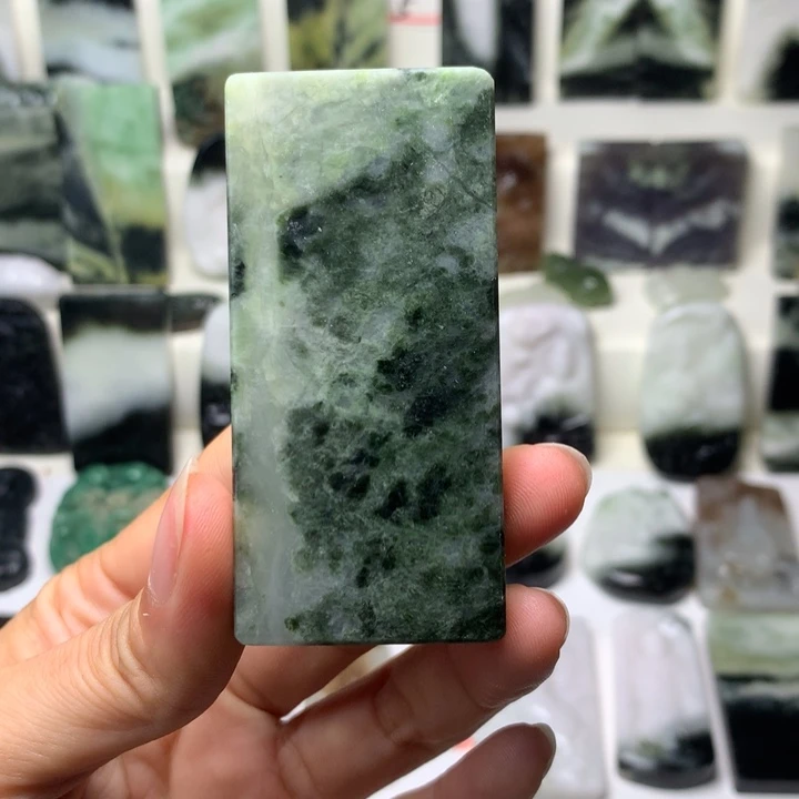 独山玉未镶嵌颈饰