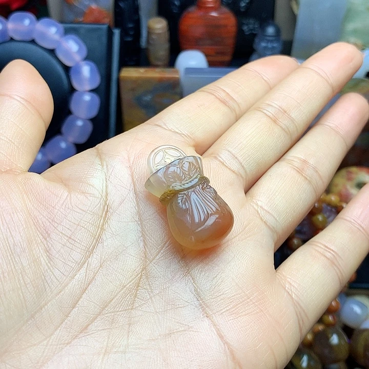 硅化玉未镶嵌吊坠(不含链)玉雕钱袋