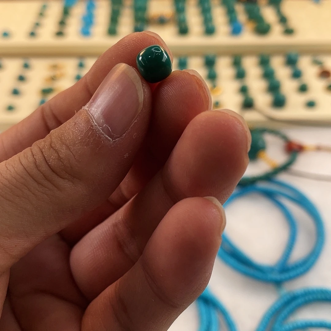 绿松石未镶嵌颈饰