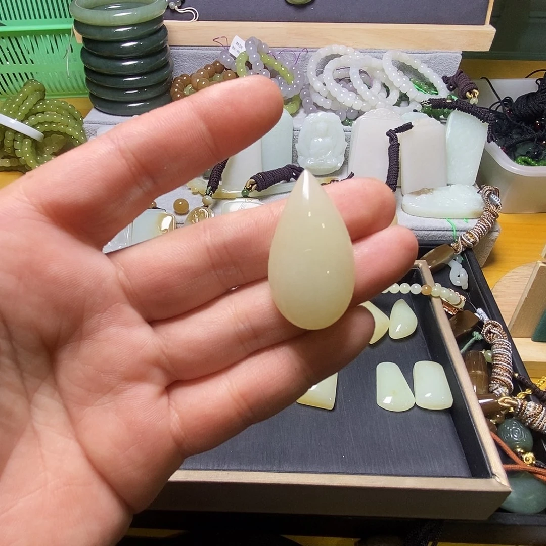 和田玉（糖玉）未镶嵌颈饰