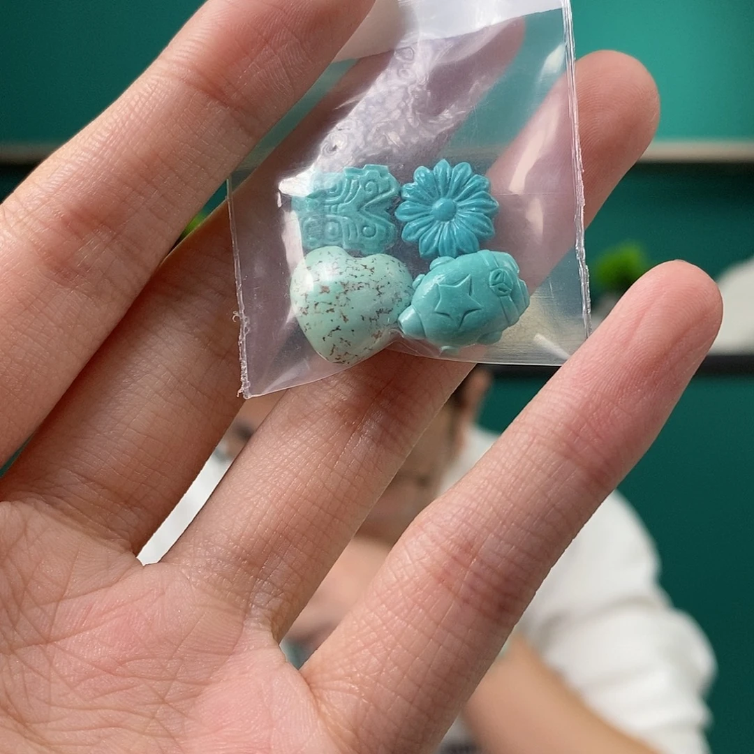 绿松石未镶嵌珠宝奇石