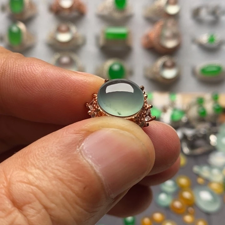 翡翠裸石冰种蓝晴戒面10.8*9*4.5