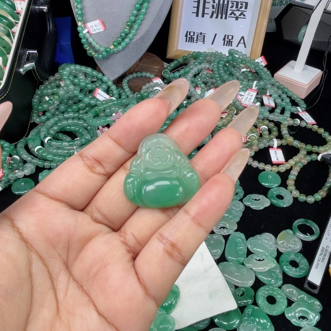 美****石英质玉（非洲翠）未镶嵌颈饰