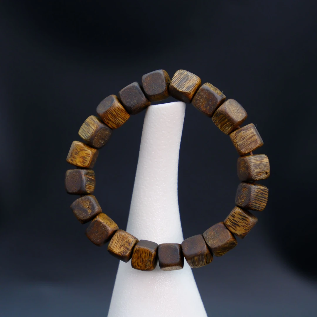 海南莺歌绿棋楠1.0方糖珠单圈沉香手串 男女可戴 多样性发其一