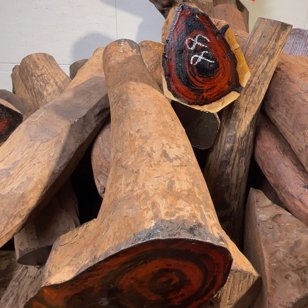 用***9木大红酸枝原料摆件