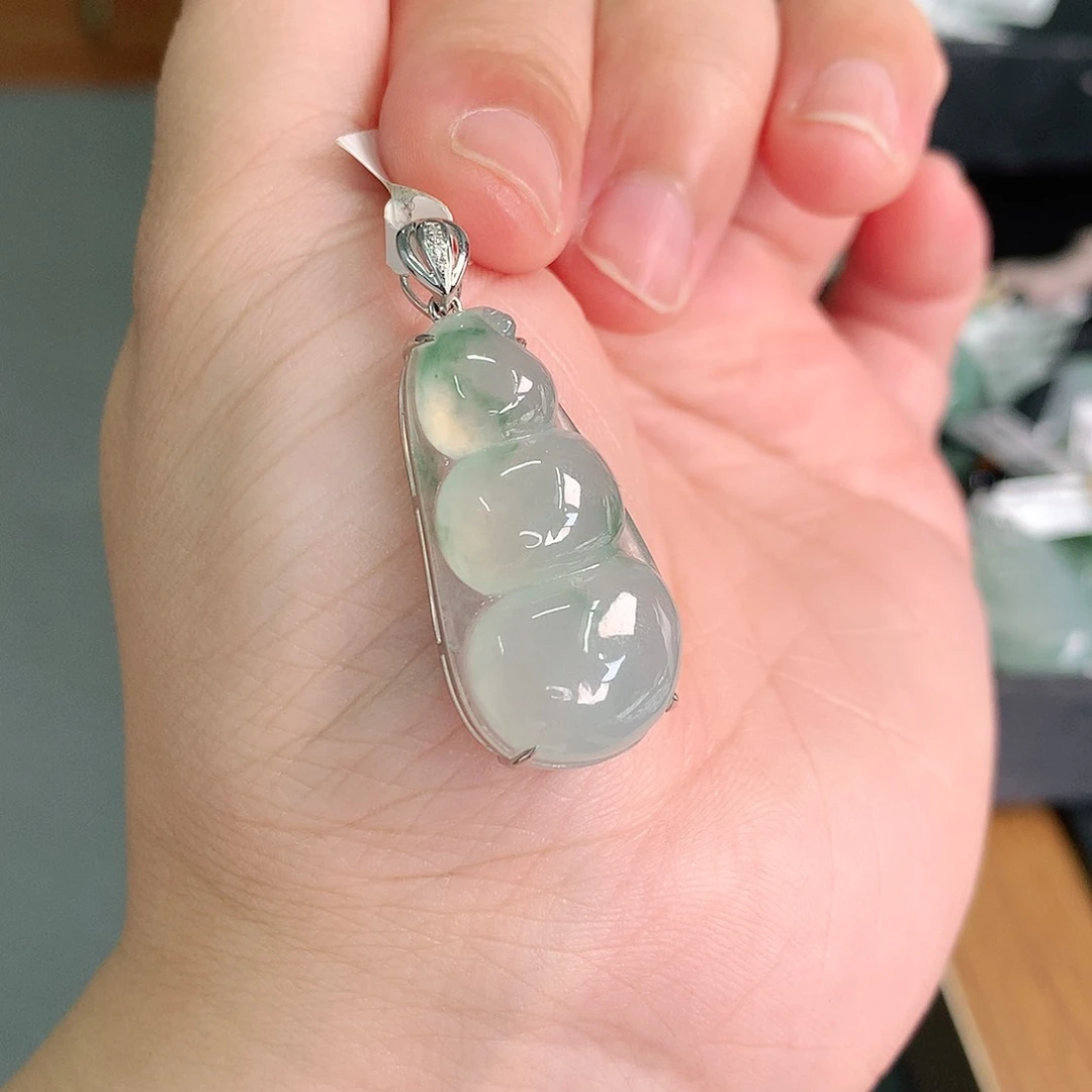 翡翠18K金镶嵌颈饰冰胶晴飘绿豆子30-15-7.5如