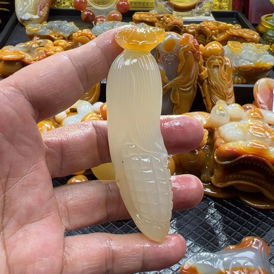 颈饰未镶嵌石英质玉