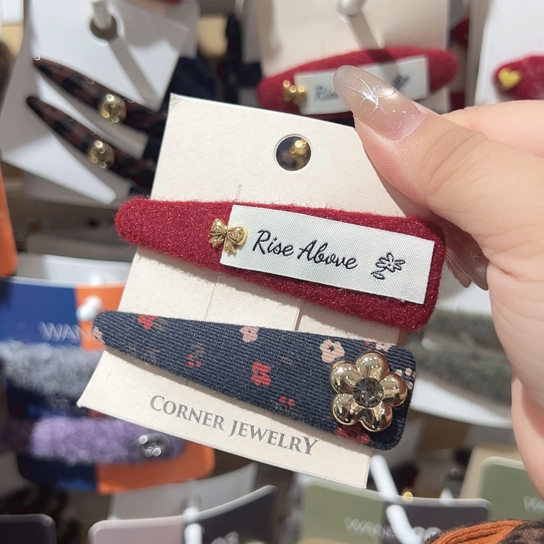 非金属红色碎花三角