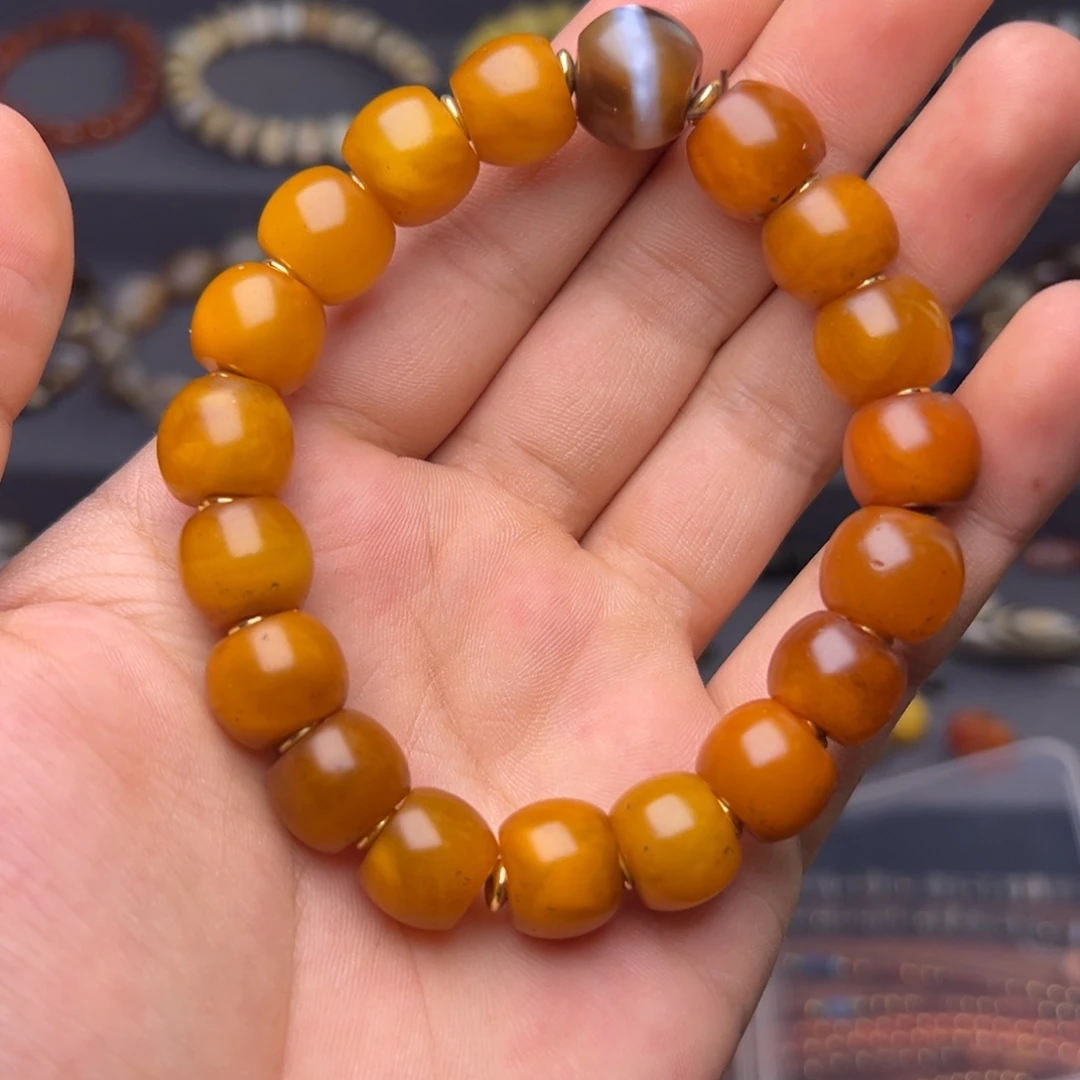 琥珀未镶嵌颈饰蜜蜡