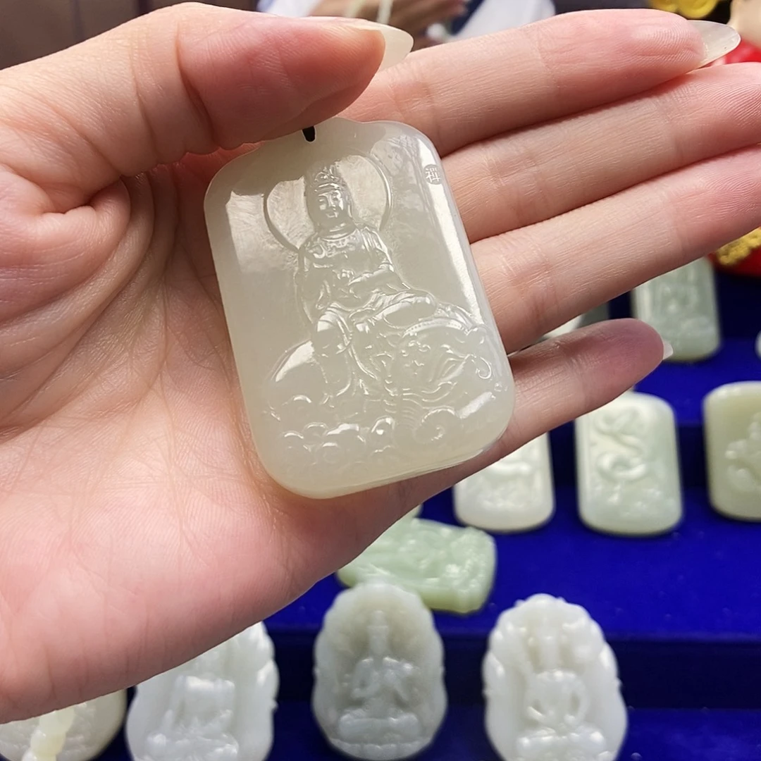 和田玉未镶嵌颈饰董*兵