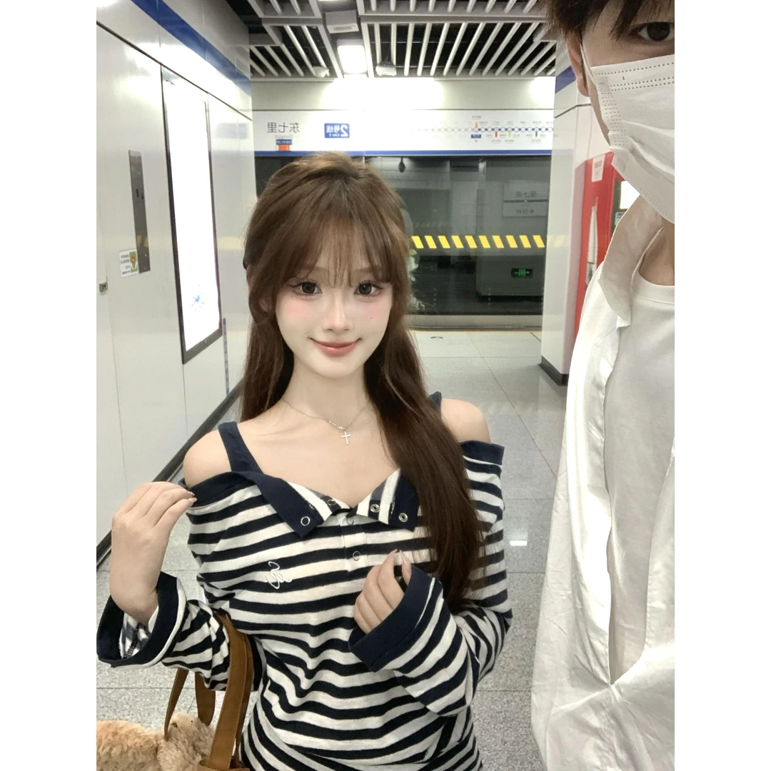 韩系高级感条纹长袖t恤女秋季宽松慵懒休闲别致露肩一字领打底衫