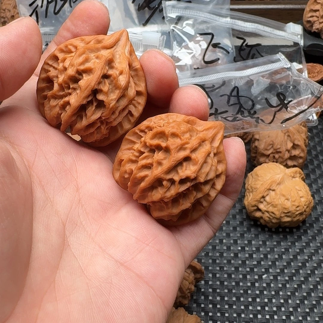 致***铭吊坠文玩核桃曹大龙