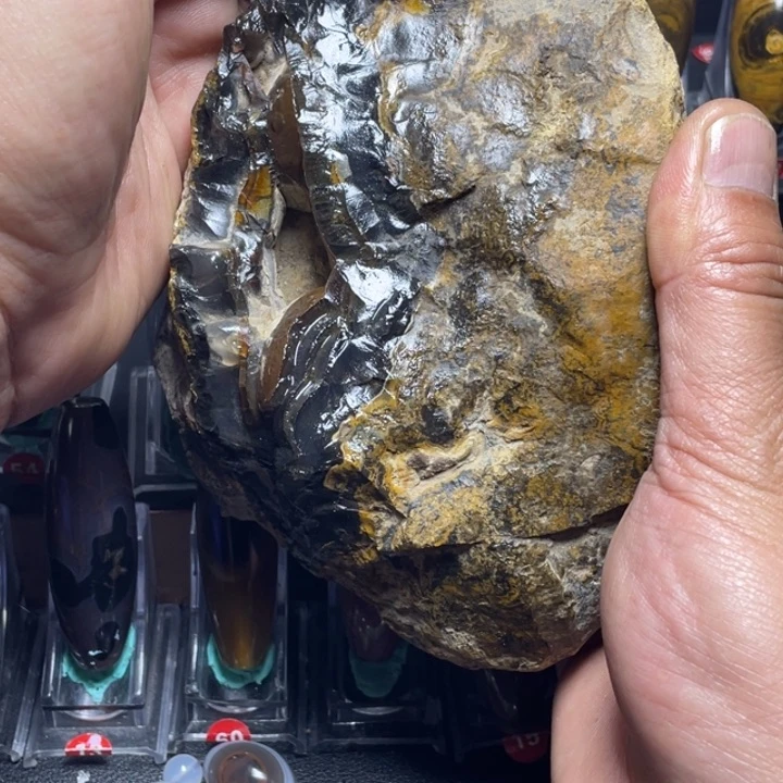玛瑙/玉髓颈饰未镶嵌卫**人