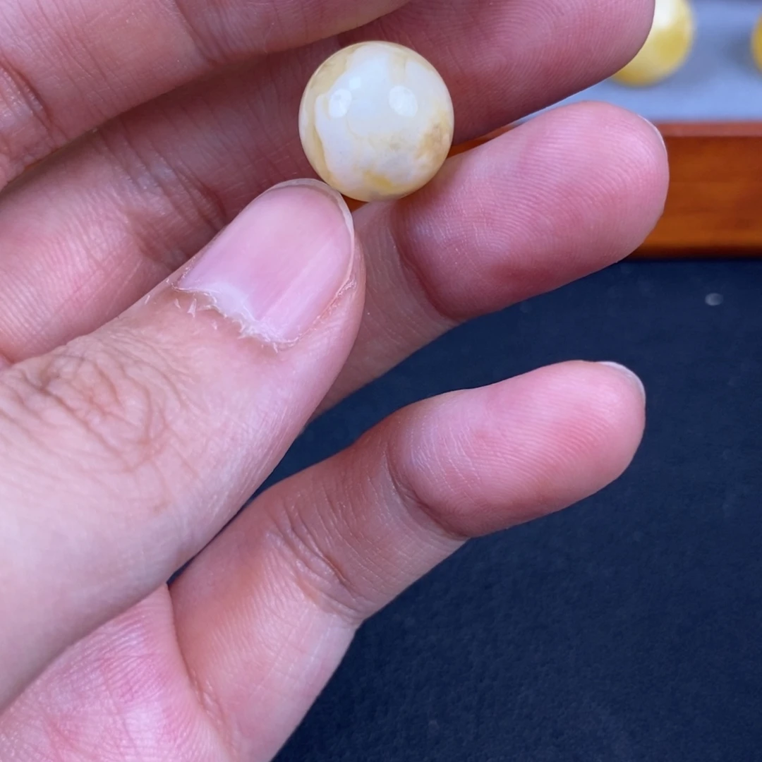 琥珀未镶嵌裸石微瑕28