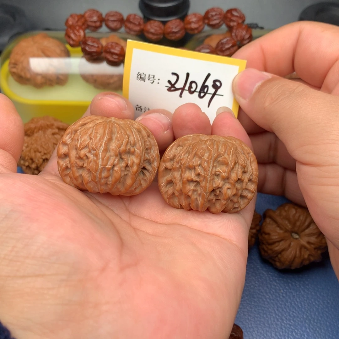 面***哥文玩核桃把件40磨盘1069