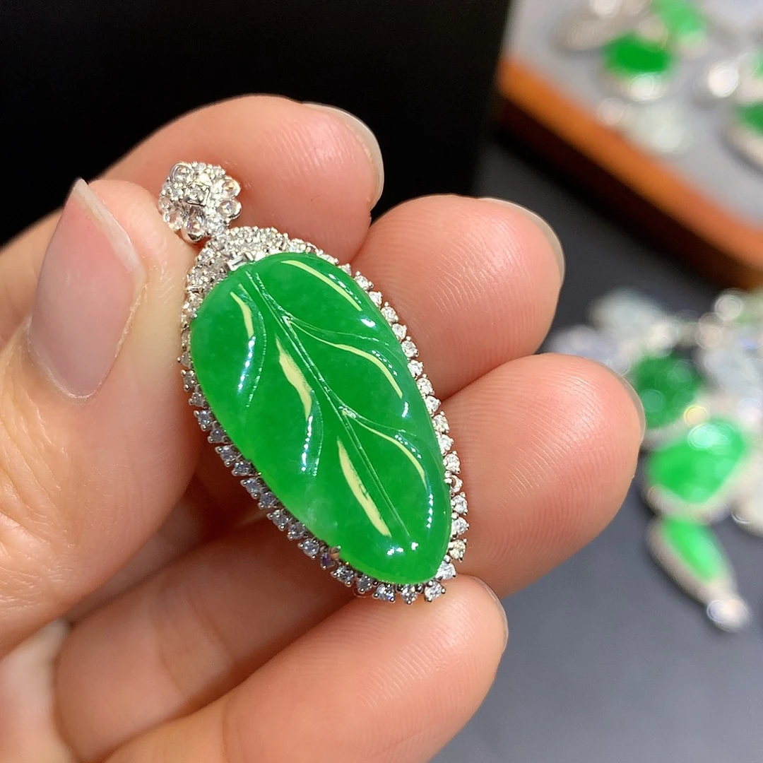 翡翠吊坠(不含链)18K金镶嵌