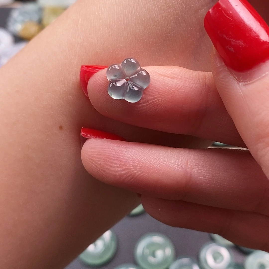 雨***寒翡翠未镶嵌颈饰冰花