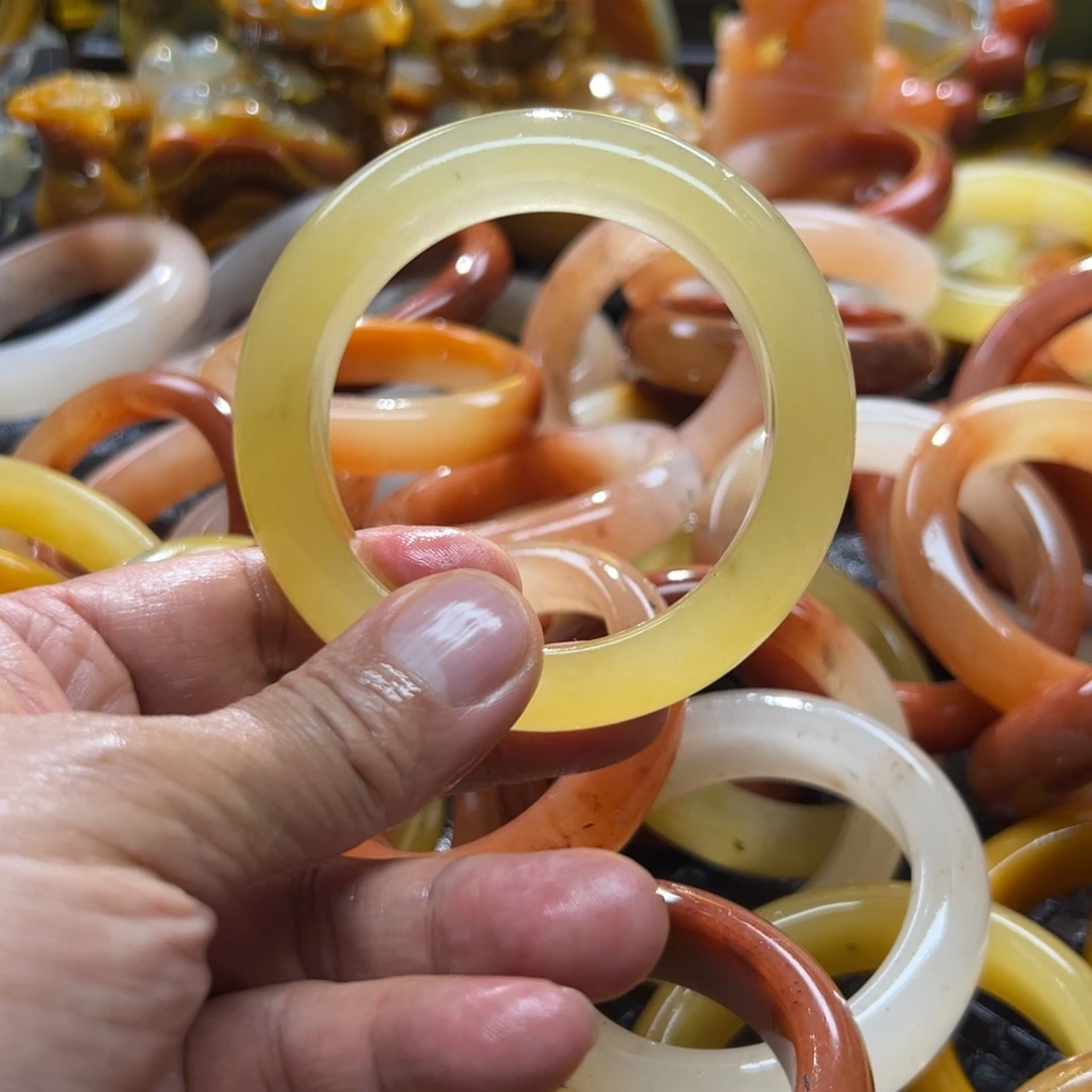 石英质玉未镶嵌颈饰