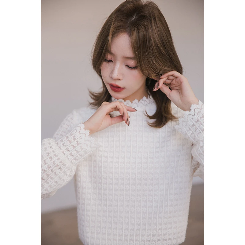 小谷粒艺术品打底衫花边领蕾丝内搭2025冬季新款米色白色磨毛上衣