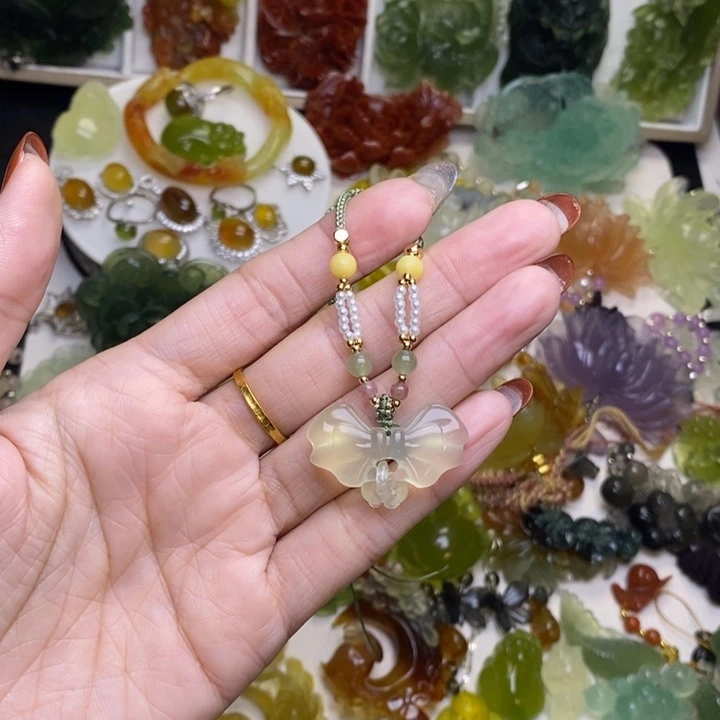 蛇纹石玉未镶嵌颈饰