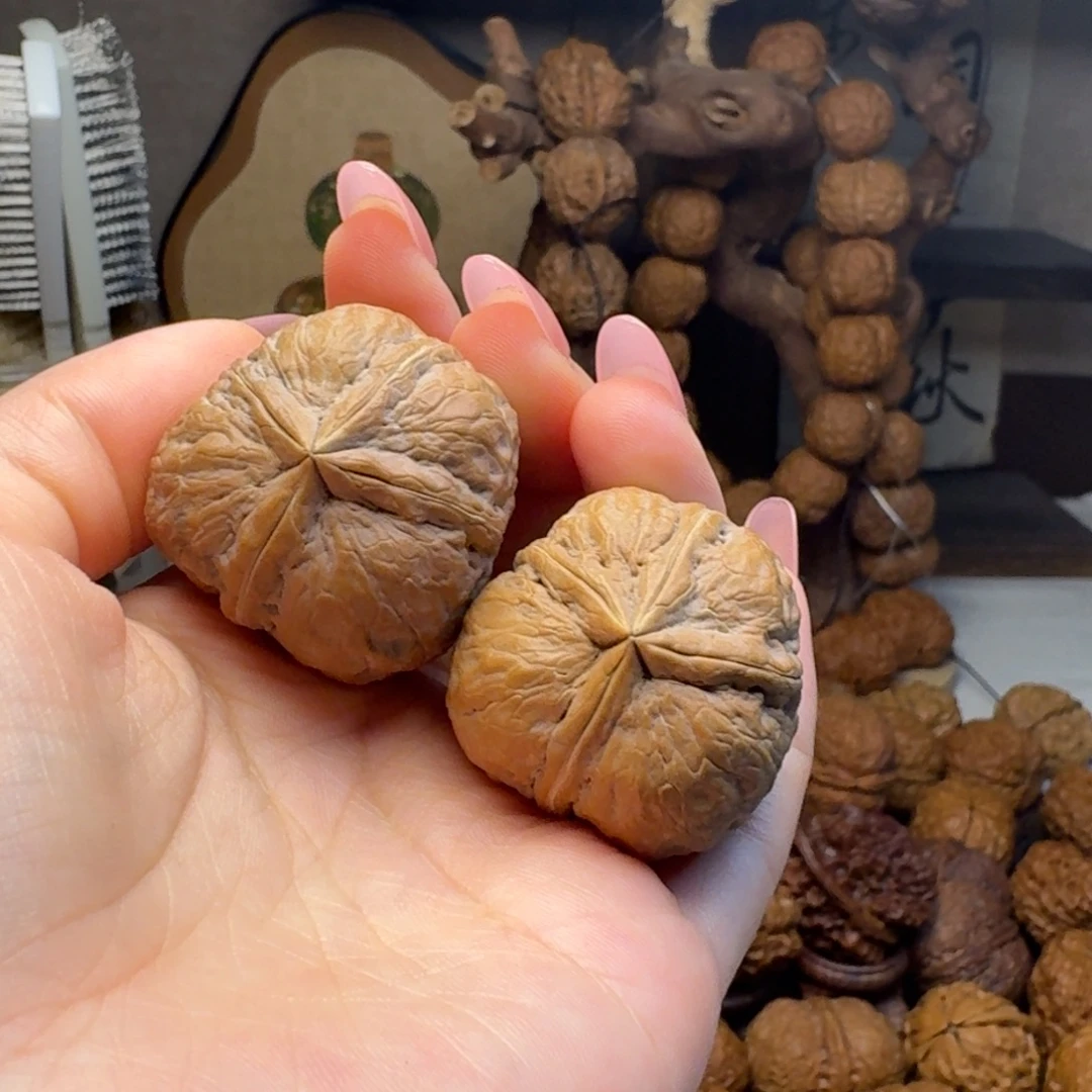 文玩核桃把件粗筋四棱34.7