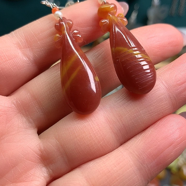 未镶嵌蛇纹石玉耳饰