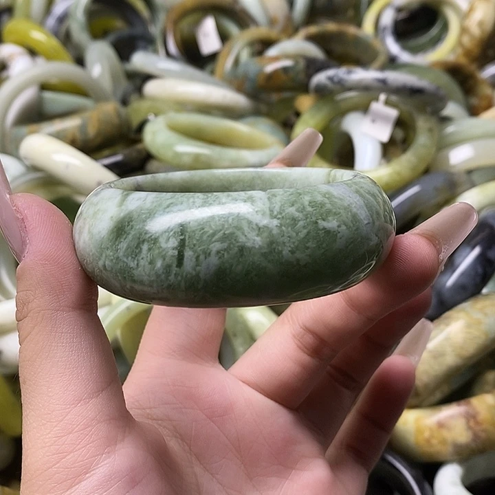 蛇纹石玉未镶嵌手镯