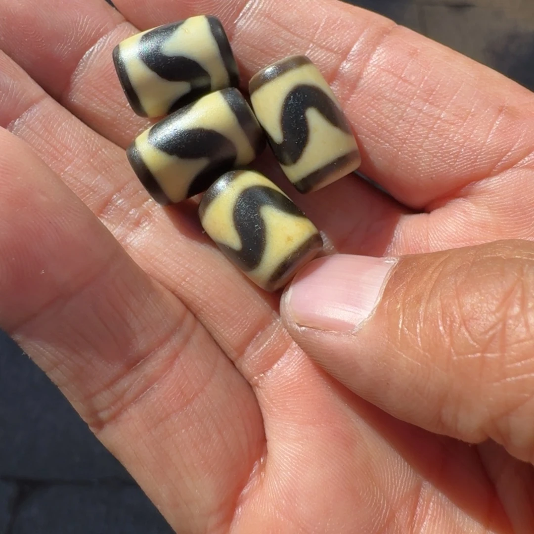 谁***浮玛瑙/玉髓未镶嵌颈饰