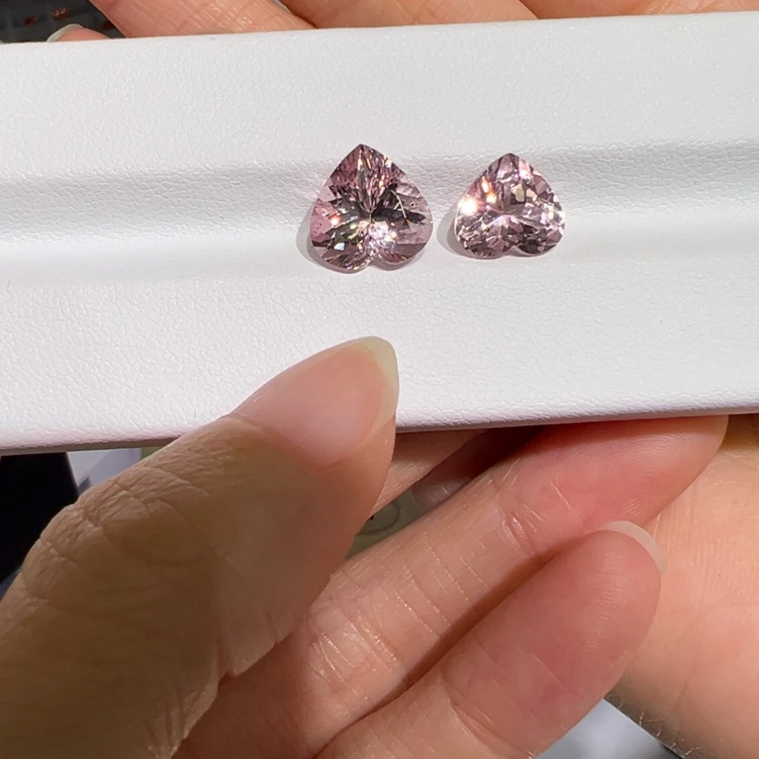 用***2绿柱石（摩根石）裸石5.7ct两颗樱花粉