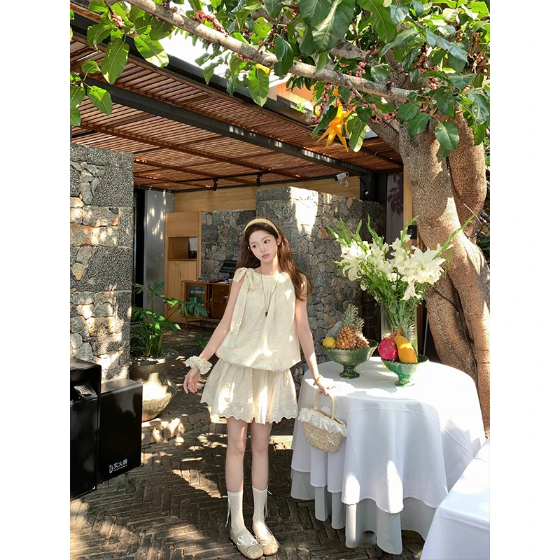 韩版刺绣镂花挂脖上衣半身裙套装女夏季新款复古休闲气质两件套潮