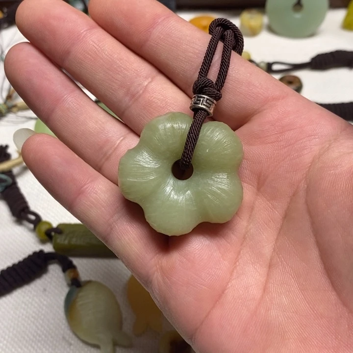 蛇纹石玉未镶嵌挂件