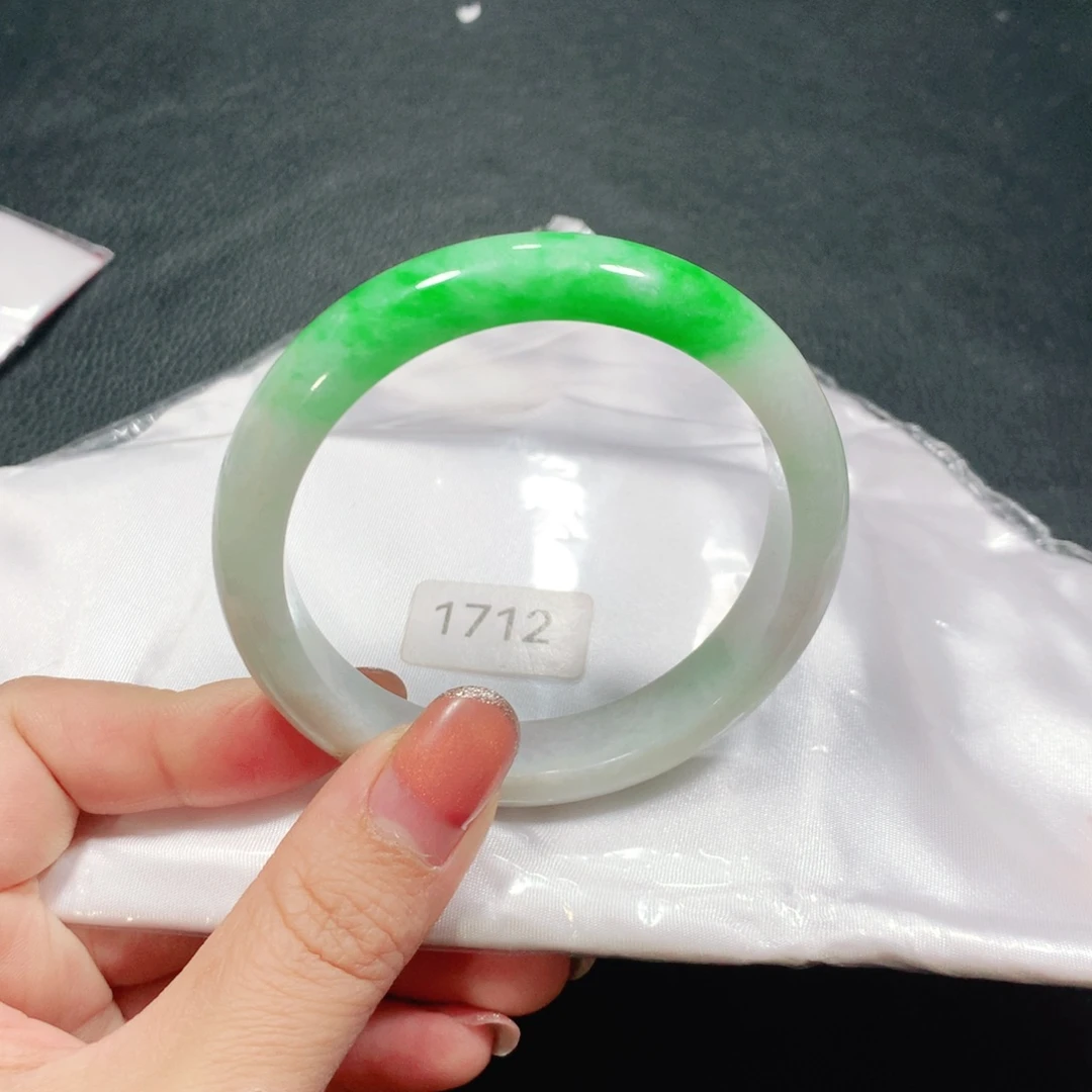 翡翠未镶嵌手镯半山水03