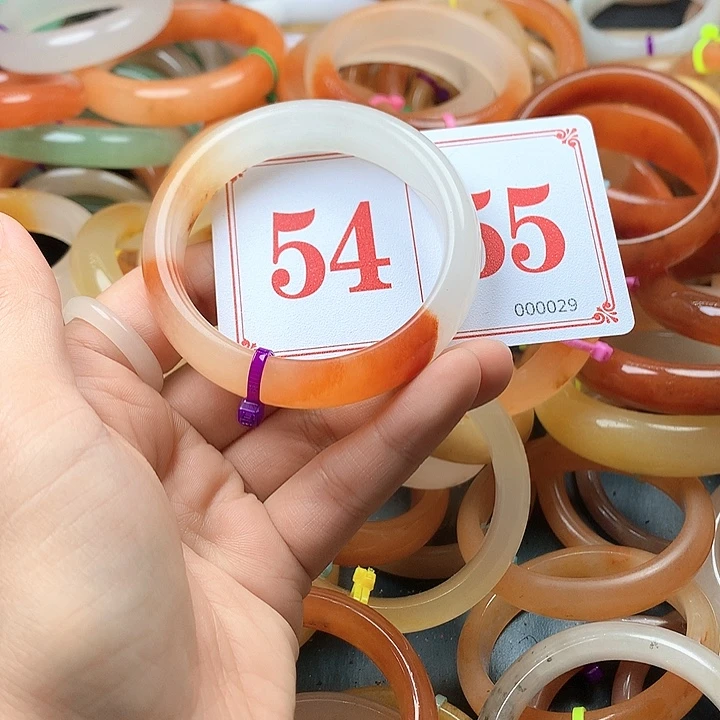 未镶嵌石英质玉（黄龙玉）手镯