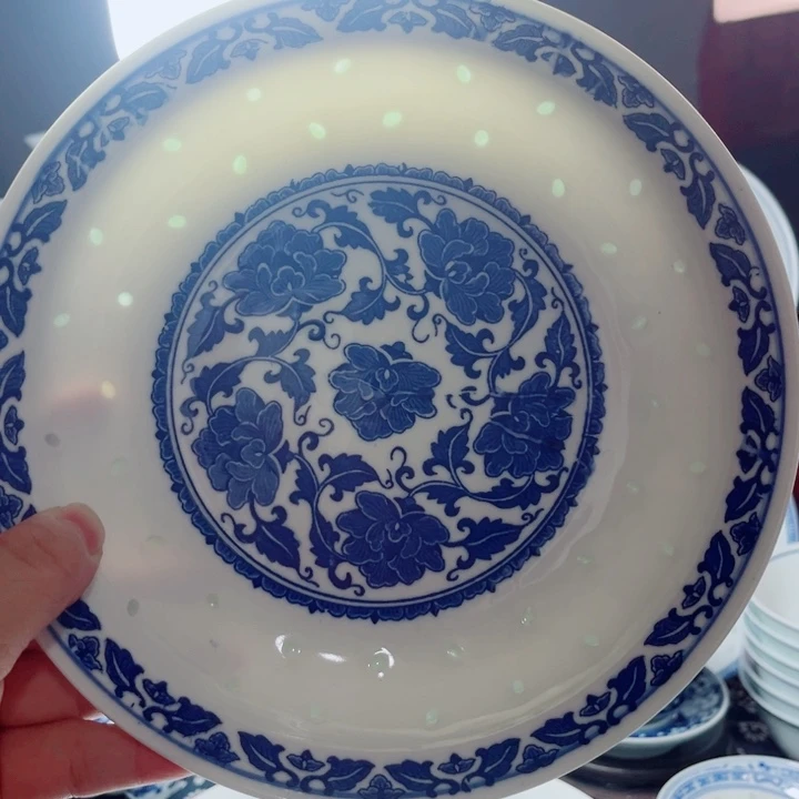 青花玲珑8寸窝盘牡丹花
