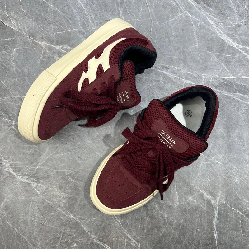 鞋子男款国潮低帮酒红色面包鞋秋季新款男士潮流百搭休闲运动板鞋