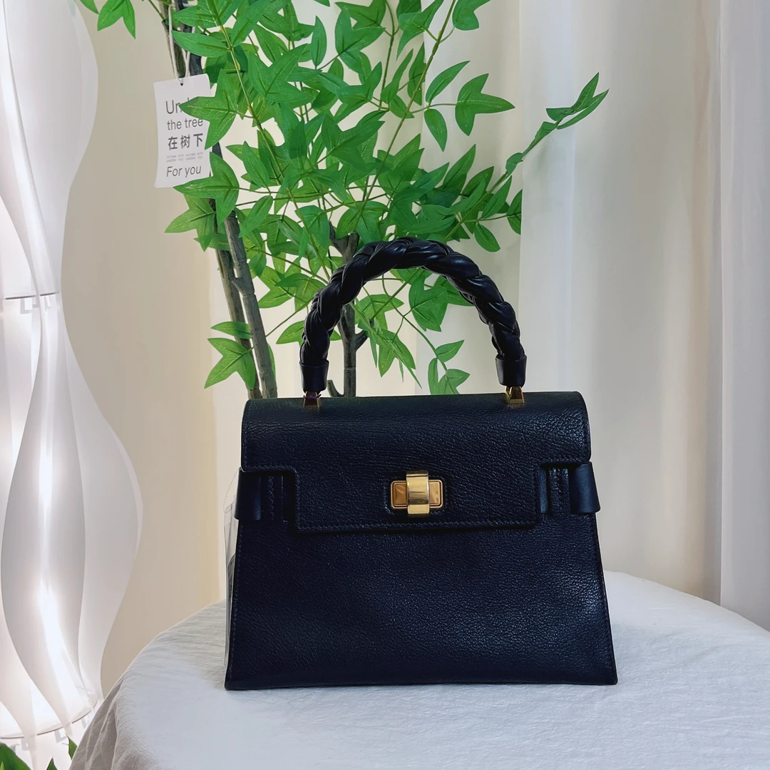 95新 MIU MIU/缪缪 黑金编织手提斜挎包62485757