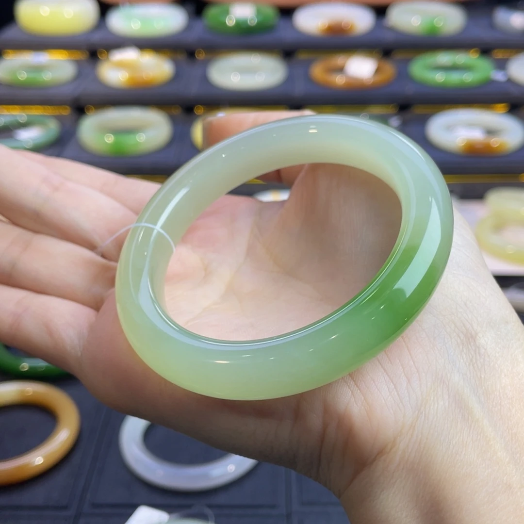 和田玉未镶嵌手镯-冰底！翠青