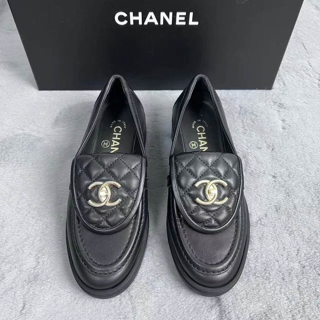 99新 Chanel/香奈儿 35码！Chanel书包金扣乐福鞋 黑色