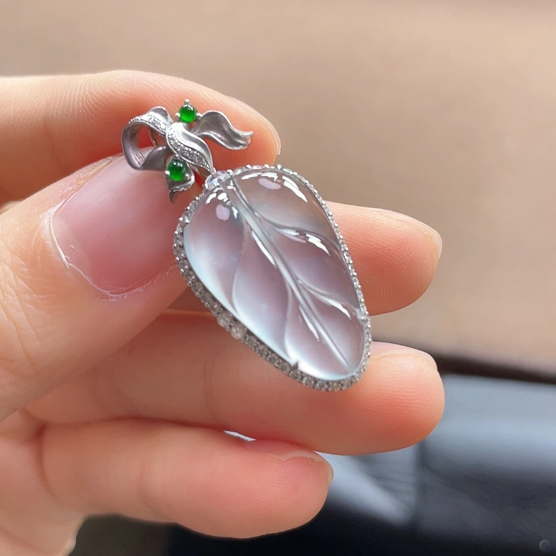 翡翠18K金镶嵌吊坠(赠链)玻璃种叶子